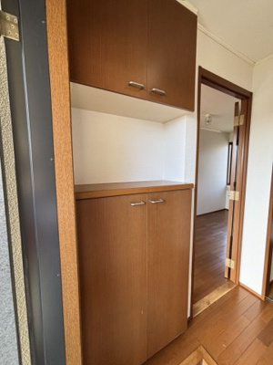 【玄関】 | ハイマート | 上下に分かれたシューズボックスがある玄関です。