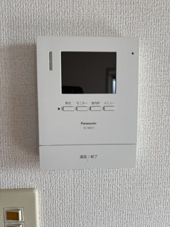 【設備】 | ハイマート | インターホン付きで開錠前に来客が確認できます。