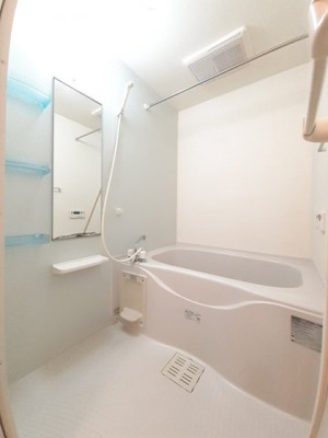 【浴室】 | グリーン・メゾンＢ | ゆったり過ごせるお風呂です