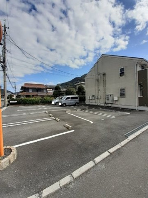 【駐車場】 | キャトルセゾン | 駐車場完備です