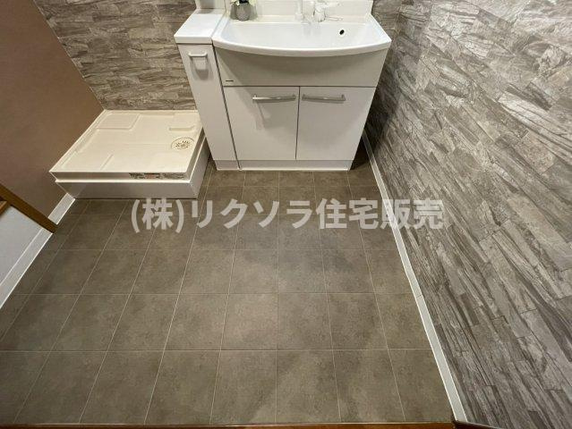 ライオンズマンション枚方の独立洗面台|シャワー付き洗面化粧台
■物件内覧・資金計画相談・住宅ローン相談、リフォーム相談、お問合せ受付中■
※当日・翌日のご内覧、ご相談はお電話でのお問合せがスムーズです！