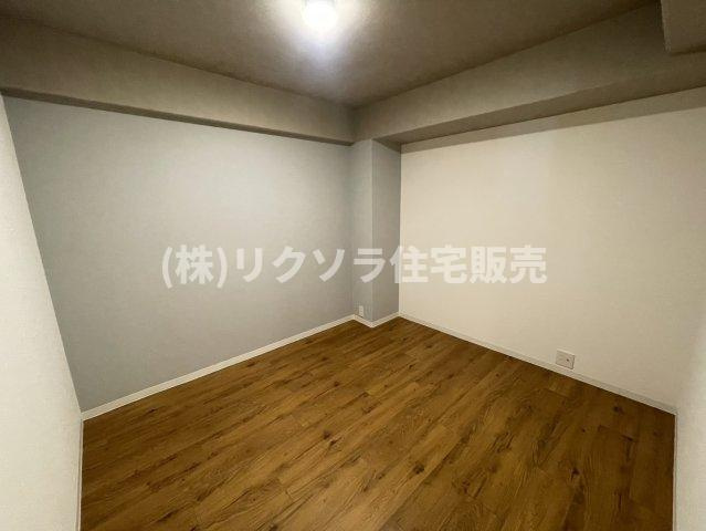 ライオンズマンション枚方の寝室|洋室4.8帖
■物件内覧・資金計画相談・住宅ローン相談、リフォーム相談、お問合せ受付中■
※当日・翌日のご内覧、ご相談はお電話でのお問合せがスムーズです！