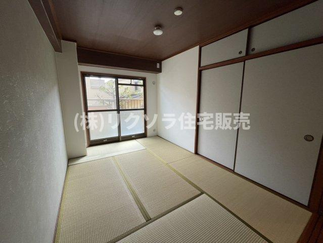 ライオンズマンション枚方の和室|和室5.5帖
■物件内覧・資金計画相談・住宅ローン相談、リフォーム相談、お問合せ受付中■
※当日・翌日のご内覧、ご相談はお電話でのお問合せがスムーズです！