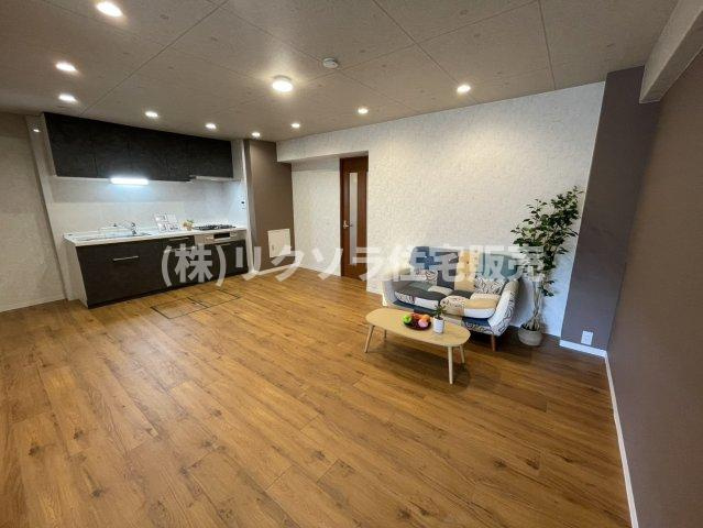 ライオンズマンション枚方の居間・リビング|LDK13.3帖
■物件内覧・資金計画相談・住宅ローン相談、リフォーム相談、お問合せ受付中■
※当日・翌日のご内覧、ご相談はお電話でのお問合せがスムーズです！