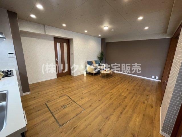 ライオンズマンション枚方の居間・リビング|LDK13.3帖
■物件内覧・資金計画相談・住宅ローン相談、リフォーム相談、お問合せ受付中■
※当日・翌日のご内覧、ご相談はお電話でのお問合せがスムーズです！