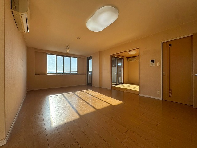 【居間・リビング】 | コアマンション香椎南ネクステージ | リフォーム前の写真です。