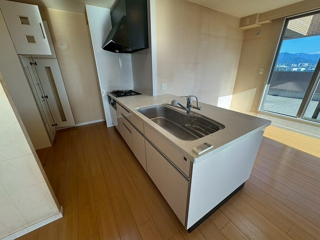 【キッチン】 | コアマンション香椎南ネクステージ | リフォーム前の写真です。