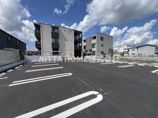 グランツ・シェーネの駐車場|敷地内駐車場になります＊