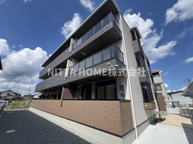 グランツ・シェーネの外観|３階建てのアパートです◇