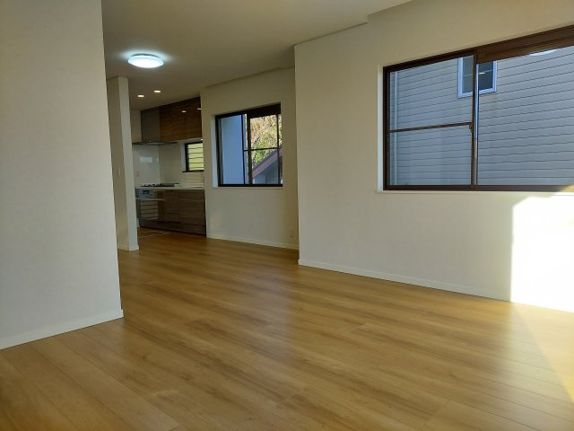 宝塚市中山桜台5丁目一戸建の前面道路含む現地写真|南東側道路