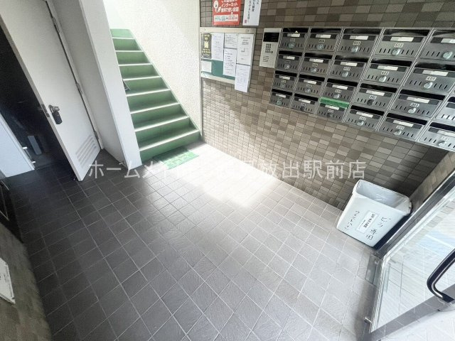 大阪市鶴見区今津中１丁目の賃貸マンションのロビー