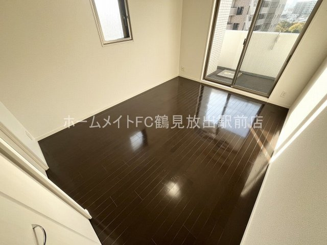 大阪市鶴見区鶴見４丁目の賃貸マンションの洋室