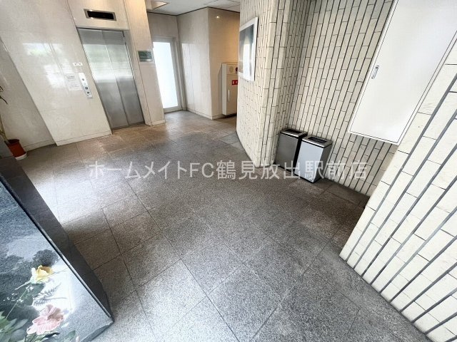 大阪市鶴見区今津中４丁目の賃貸マンションのロビー