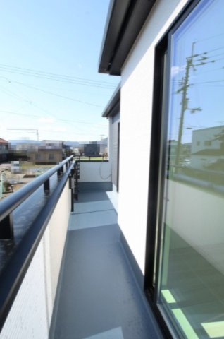 土佐市高岡町甲　2号棟　新築戸建（全2区画）のバルコニー|2F　南東の部屋　6.0帖