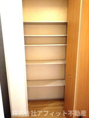 【その他】 | メゾンティアラ A棟 | 玄関収納