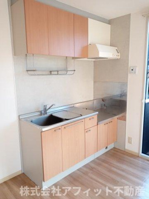 【キッチン】 | メゾンティアラ A棟 | 吊戸棚付き