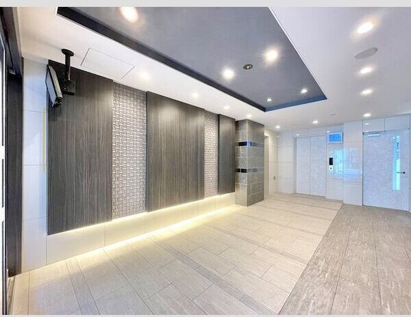 エスリード上前津セレーノのエントランス