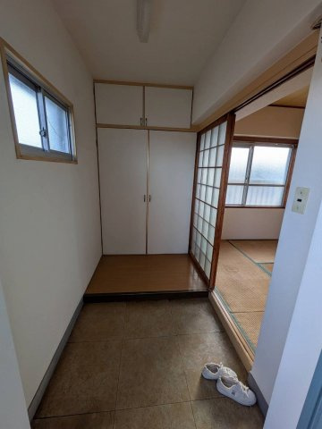 日下マンションの玄関