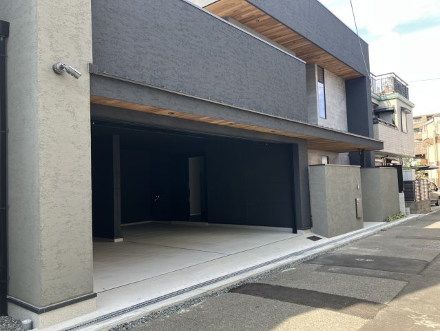 東中浜3丁目戸建の駐車場