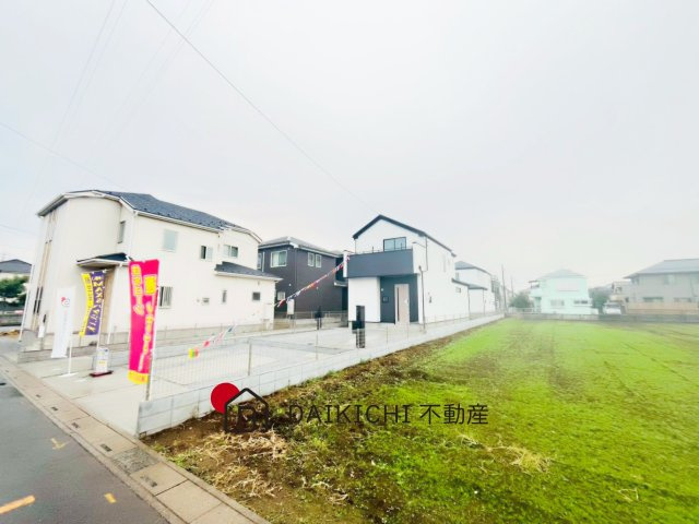 【前面道路含む現地写真】 | 桶川市末広7期　GRAFARE DESIGN　新築戸建　全2棟　1号棟