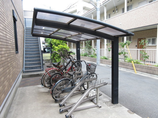 フジハイツのその他共用部分|屋根付き駐輪場