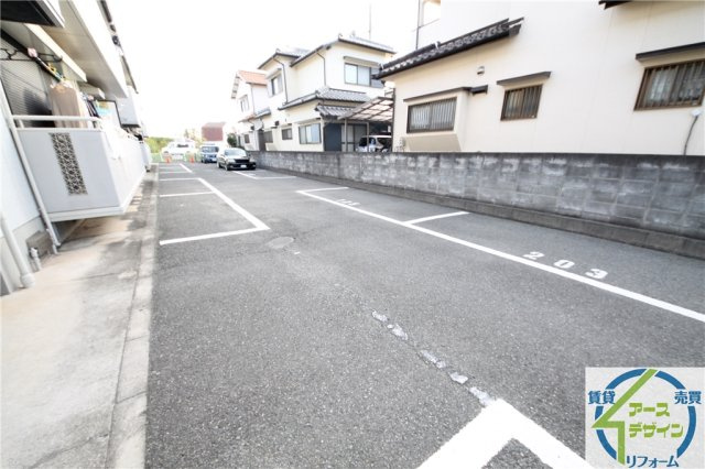 サンハイム西海の駐車場