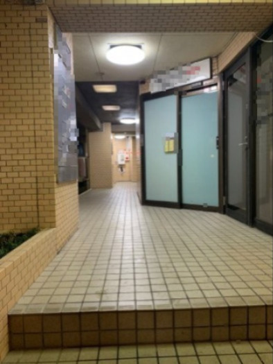 グローリア初穂平野のエントランス