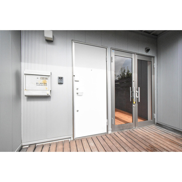 R-BOX tsubuku のエントランス