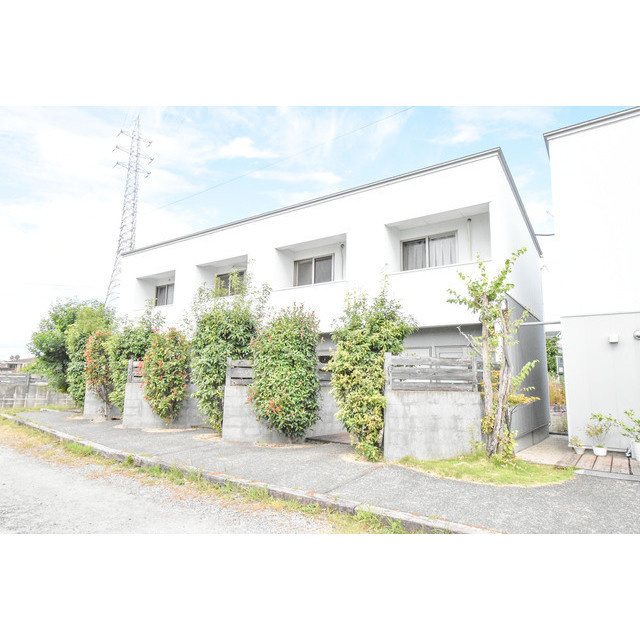 R-BOX tsubuku の駐車場