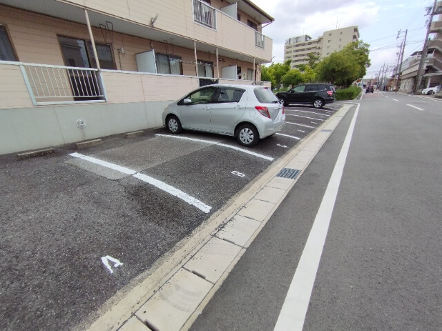 パークサイド祈祷野の駐車場