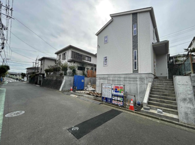 【前面道路含む現地写真】 | 海老名市上今泉5丁目 新築戸建  全1棟