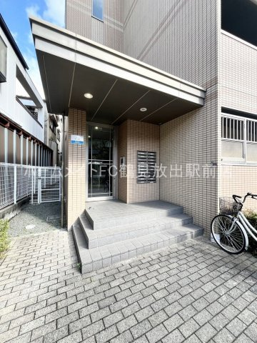 大阪市鶴見区茨田大宮２丁目の賃貸マンションのエントランス