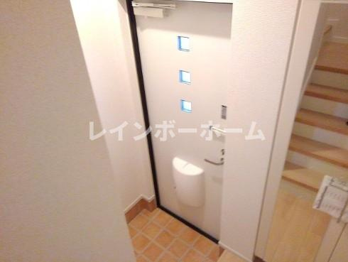 シャイニープレイスの玄関