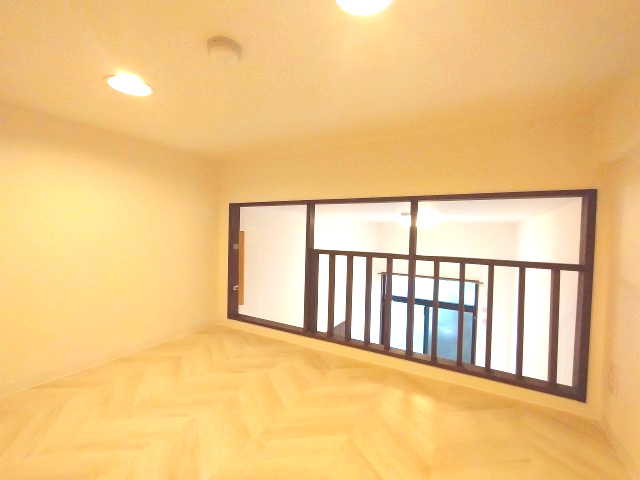 ライオンズヴィアーレ鹿山A棟のその他|ロフト　映画鑑賞（プロジェクターを壁に投影）、読書、コレクション品のディスプレイなど、自分だけの特別な空間として使えます。