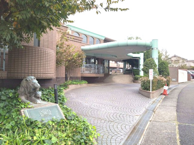  | ライオンズヴィアーレ鹿山A棟 | 高級感あふれる石張りのエントランスが住まう方や訪れる方を上品にお迎えします。