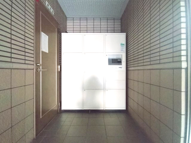 ライオンズヴィアーレ鹿山A棟の設備|大容量の宅配ボックスは多様なサイズの荷物に対応。再配達の手間が省け忙しい毎日をサポートします。