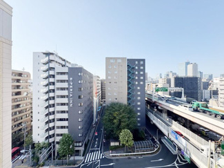 【展望】 | 眼前に広がる空の雄大さと、このお部屋の自慢の一つである「眺望」をご覧ください。毎日、この景色を独り占めできる新生活に夢が広がります。～即日のご見学可能～　お問合せはお気軽にどうぞ。
