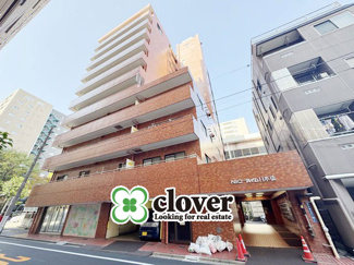 【外観】 | 手入れの行き届いた外壁やエントランスなど、「見ればわかる」レベルで清潔感を保ったマンションです。築年数を感じさせない姿で皆様をお出迎えします。～即日のご見学可能～　お問合せはお気軽にどうぞ。
