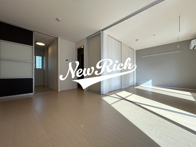 伊勢崎市今泉町１丁目のアパートの居間・リビング