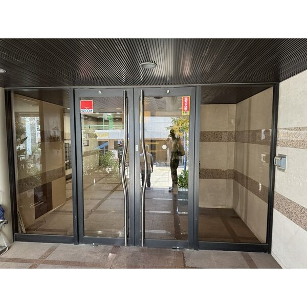 ＯＪビルのエントランス