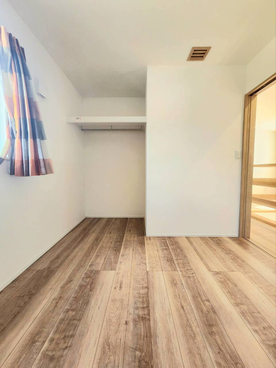 小倉南区長行西　中古戸建ての洋室|2階約4.5帖洋室②♪