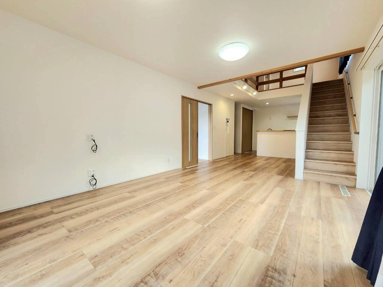 小倉南区長行西　中古戸建ての居間・リビング|約22帖のLDK♪