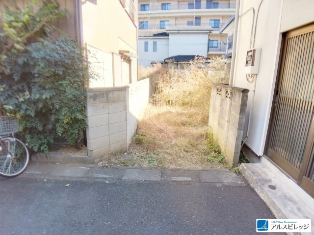 売地／富士見市鶴瀬東２丁目の前面道路含む現地写真