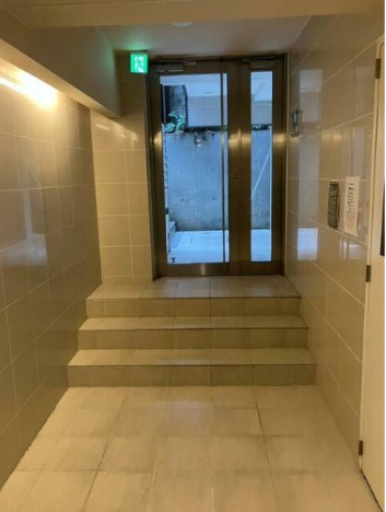 グランドハウス中目黒　ネット0　セキュリティ充実　宅配BOXのロビー