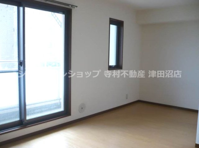 フラットフィールドの居間・リビング