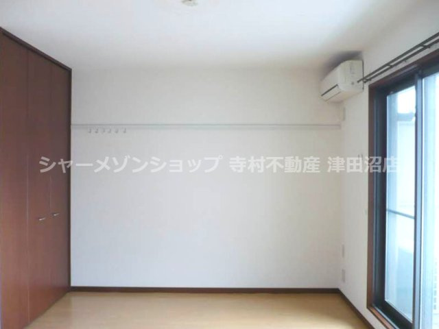 フラットフィールドの洋室