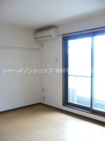 フラットフィールドの居間・リビング