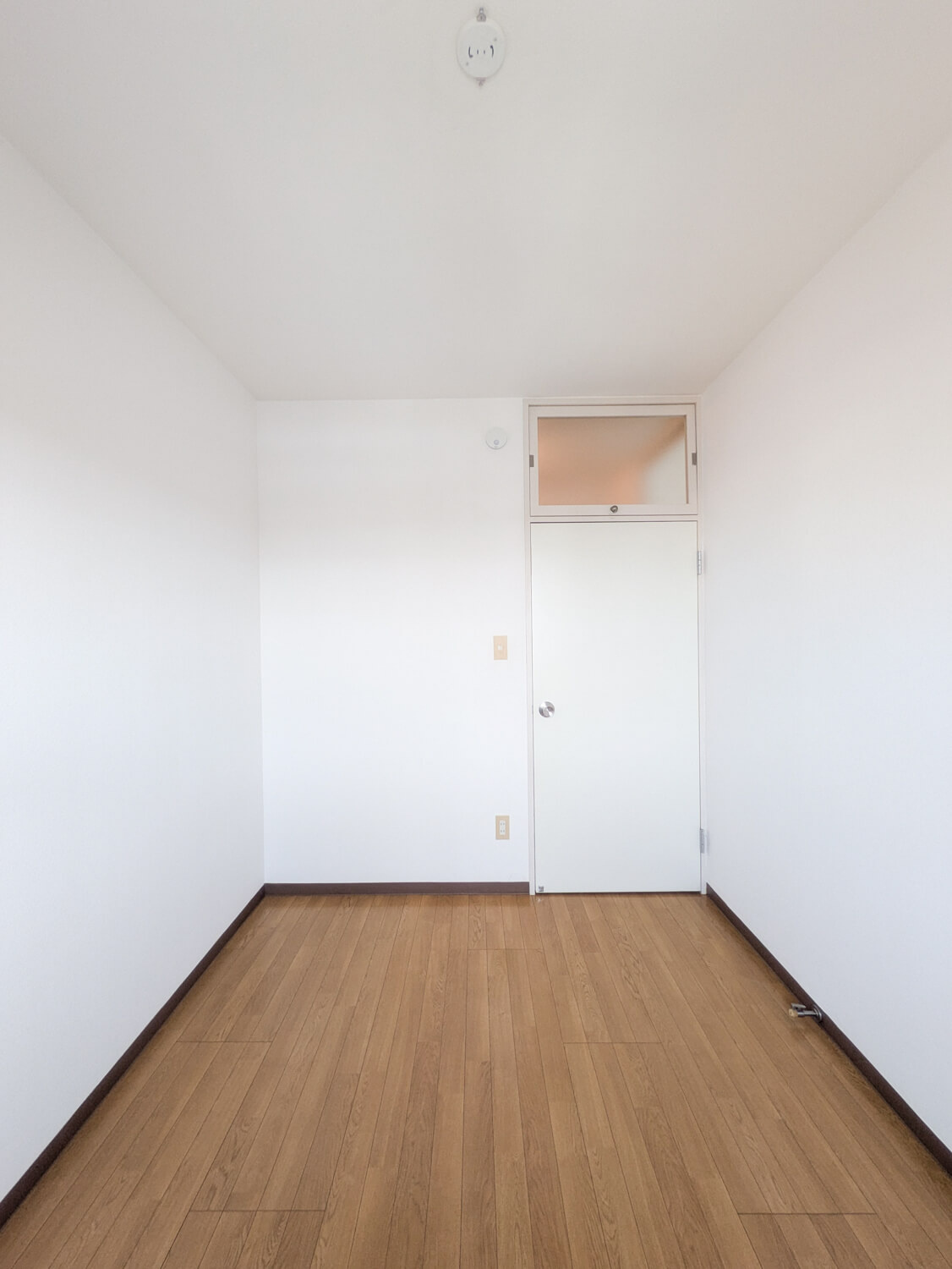 コーポレート美原の洋室