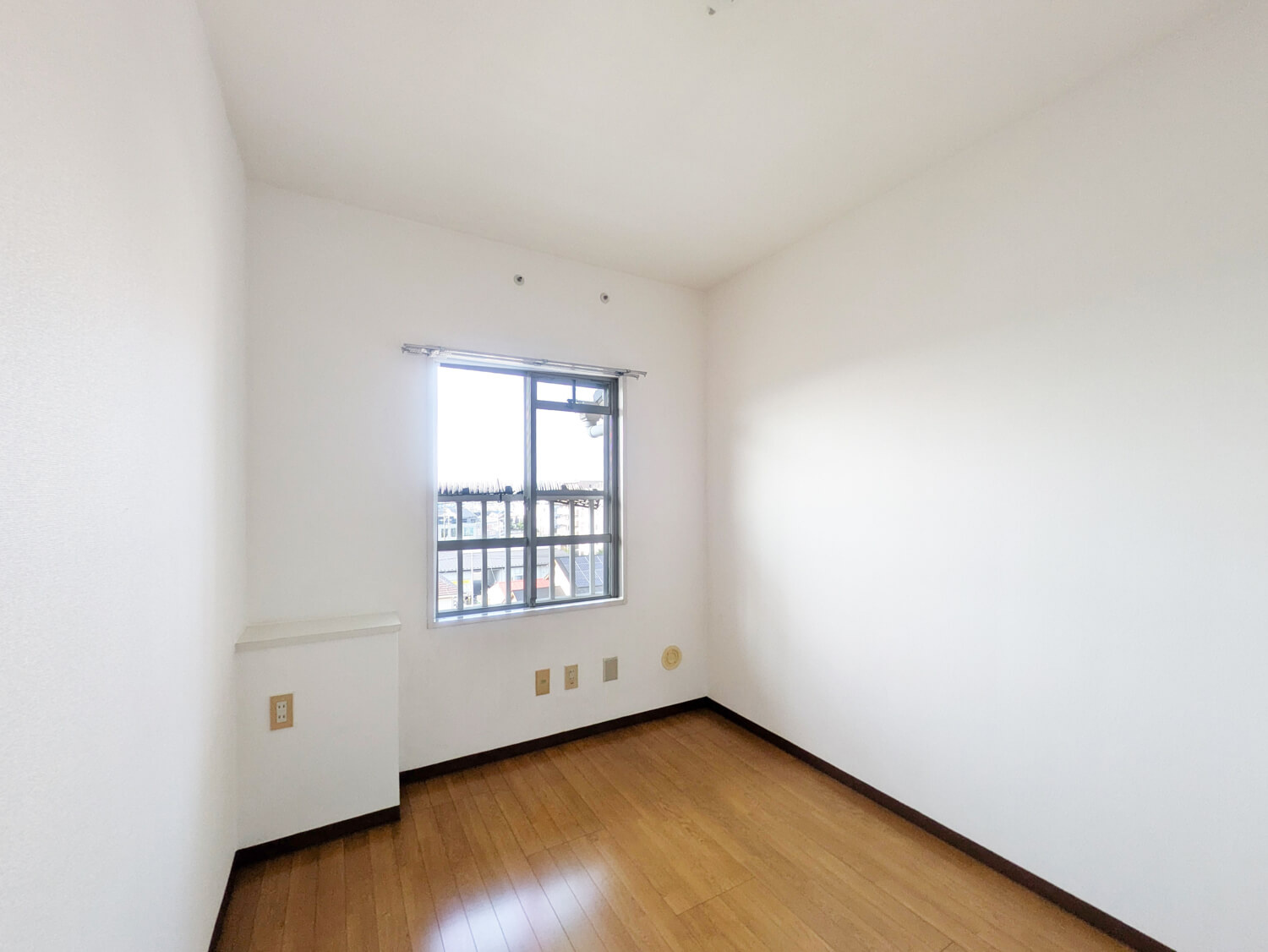 コーポレート美原の洋室