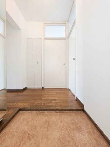 コーポレート美原の玄関